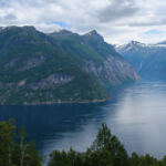 Geirangerfjord vanaf het uitzichtpunt bij Hellesylt