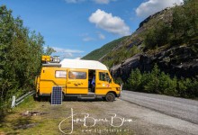 Op een wereldplek naast een tunnel met ons eigen watervalletje!